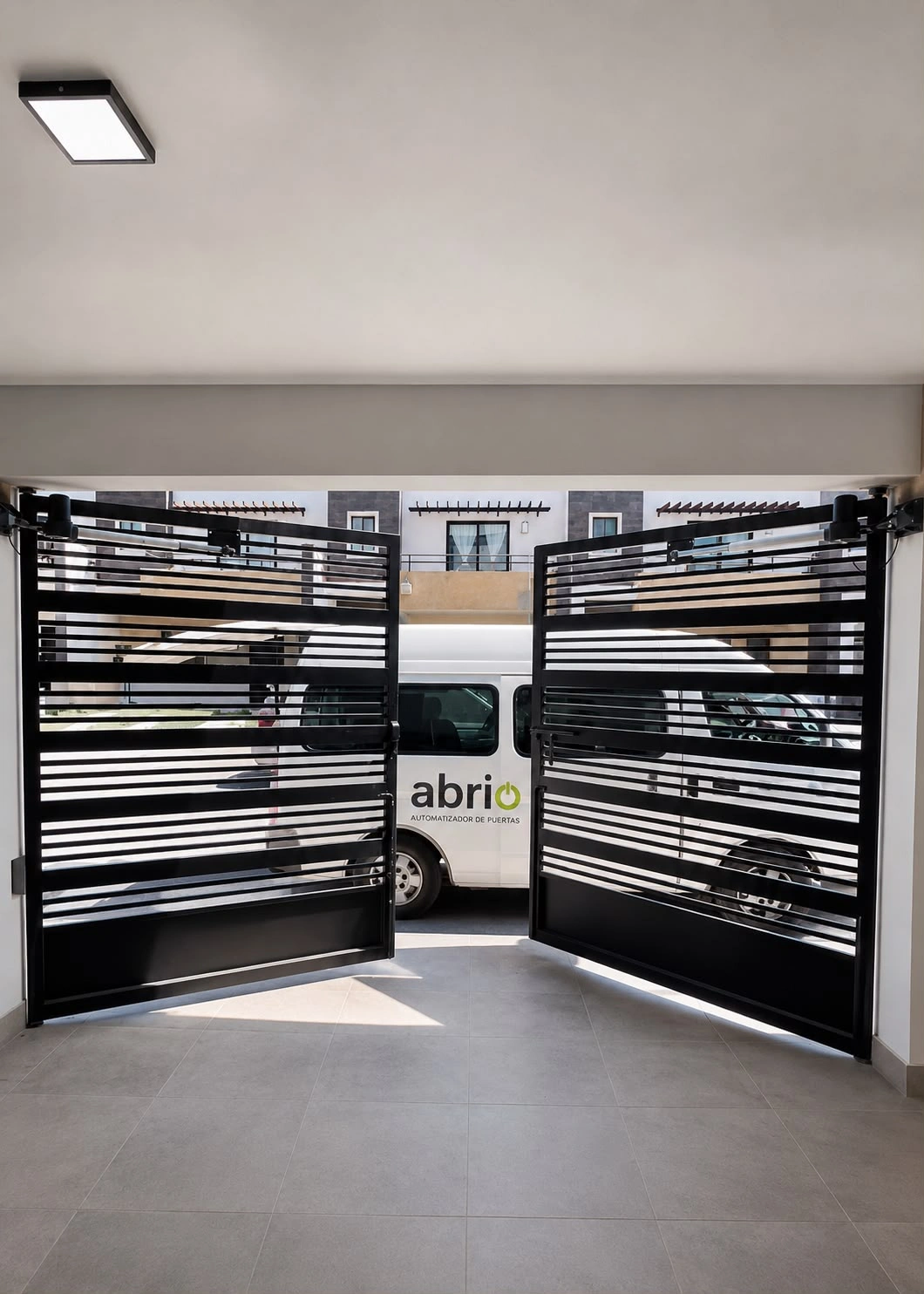 Automatización de acceso en vivienda de diseño contemporáneo